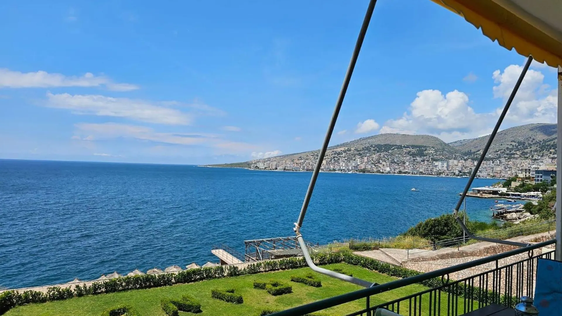 Apartamento Seaside Luxe With Panoramic Views Sarandë